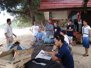 A beach clean-up activity on 31st January 2008 at the Manukan Island within the Tunku Abdul Rahman Park. Photo shows a Sabah Marine Park personel giving briefing on the marine park area to participants of symposium. Participants came from various agencies