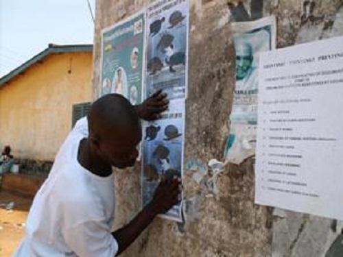 A volunteer actively pasting posters at Fetteh.