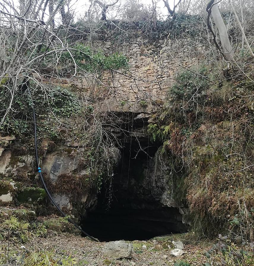 Entrance of Zeda Kvilishori Cave.