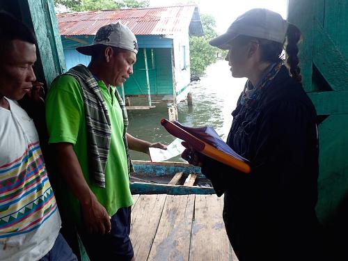 Project coordinator Megan Chevis interviewing traditional fishers in the Bocas del Toro province about sightings and captures of sawfish.