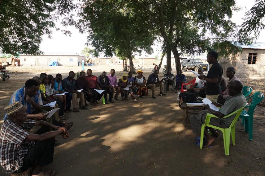 Charles facilitating Kabunde villagers to  approve by-laws to stop lion killing practices in the south of Katavi-Rukwa ecosystem. © Utku Kuran