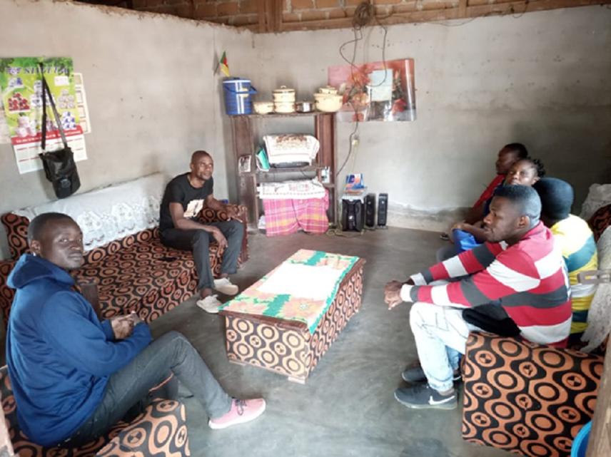 Meeting of team members of this project with the traditional Chief (e.g. Mbaki Village).