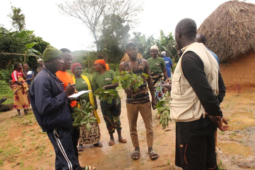 Emmanuel interacting with Panso Community members as they share Ecosystem services derived from Ngel Nyaki Forest Reserve. © Alfred Christopher