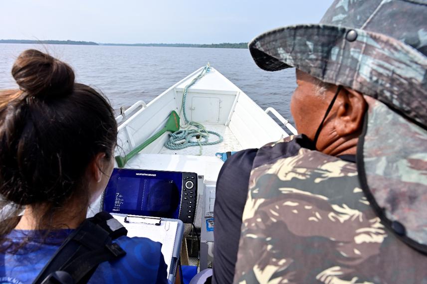 Camila and Antonio Looking at the side-scan sonar screen searching for manatees.