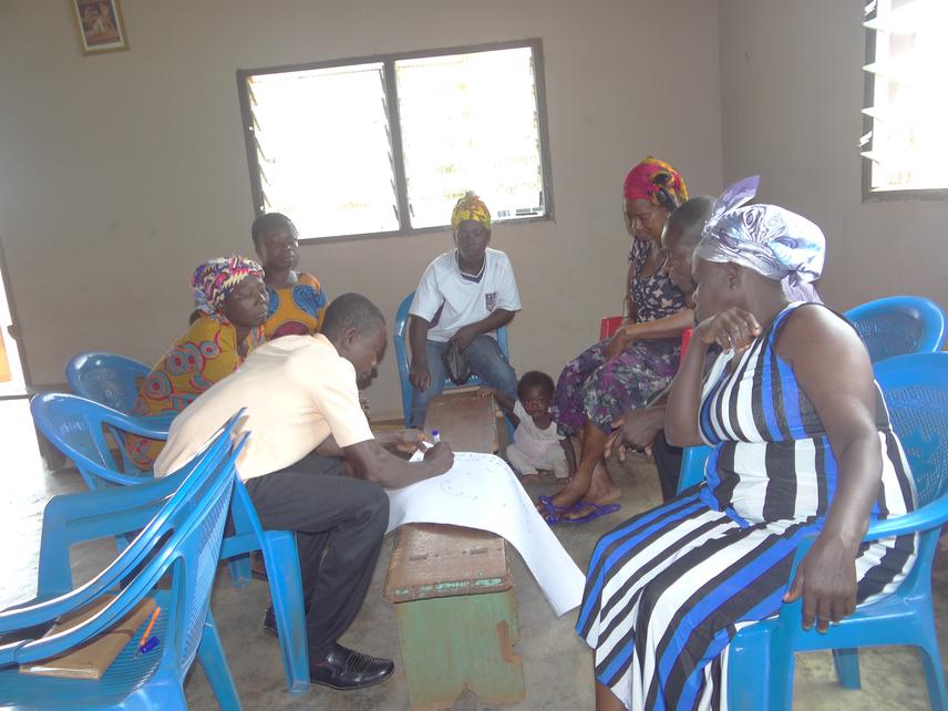 Group work with women leaders. © Anne-Marie/Wild Fauna Foundation.