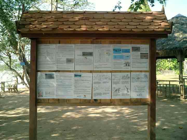 Information board at Kampi viewing site.