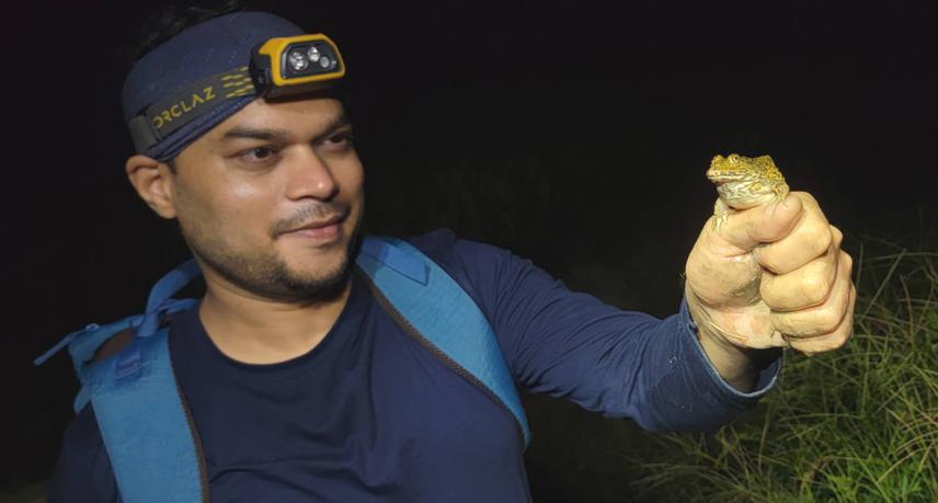 Vishal Kumar Prasad with a frog. © Vishal Kumar Prasad.