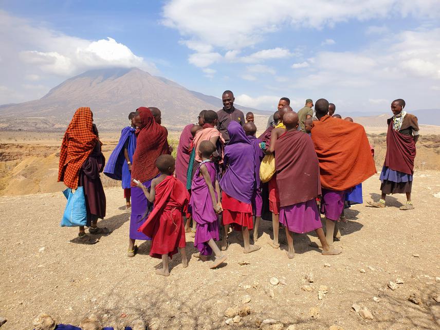 Beevans Biseko talking to the local community, asking them where to locate the species. ©Beevans Biseko, SUA.